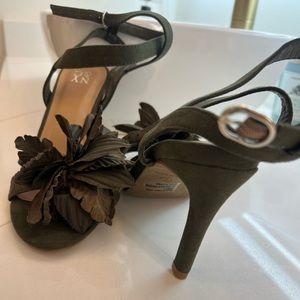 Super cute open toe NY&Co Eva Mendes heels. Never worn